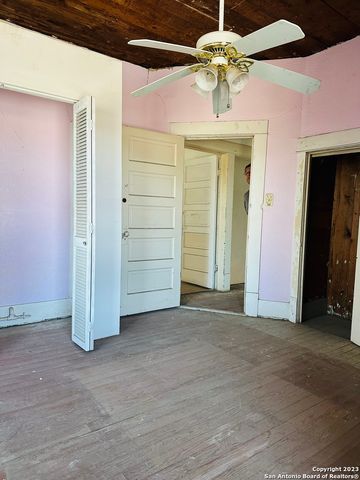 4104 S PRESA ST, San Antonio, TX 78223