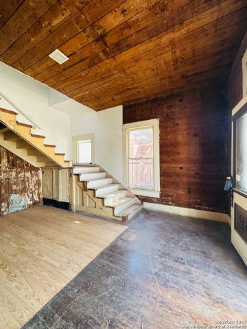 4104 S PRESA ST, San Antonio, TX 78223