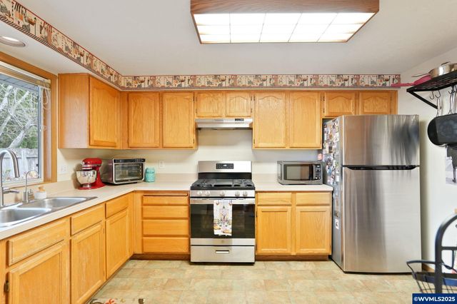 5220 Autumn Leaf Ct N, Keizer, OR 97303