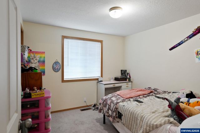 5220 Autumn Leaf Ct N, Keizer, OR 97303