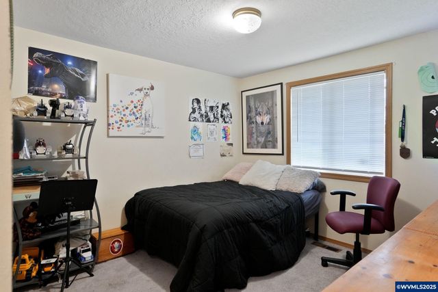 5220 Autumn Leaf Ct N, Keizer, OR 97303