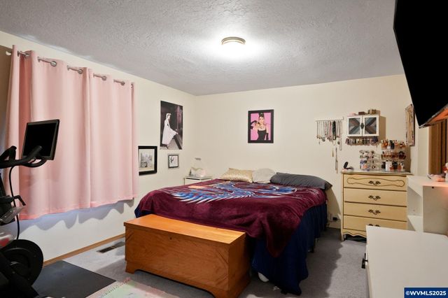 5220 Autumn Leaf Ct N, Keizer, OR 97303