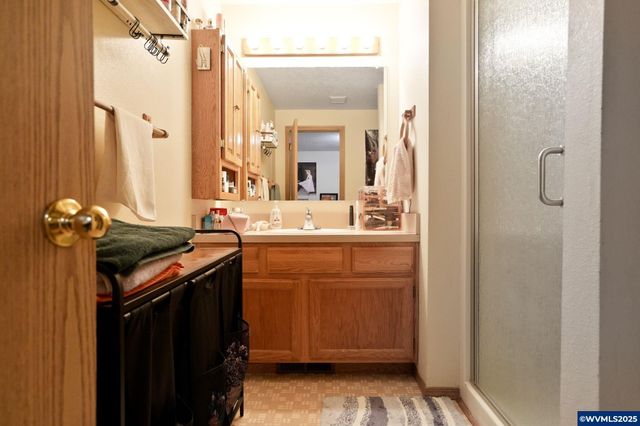 5220 Autumn Leaf Ct N, Keizer, OR 97303