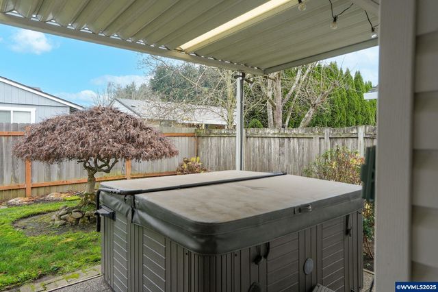 5220 Autumn Leaf Ct N, Keizer, OR 97303