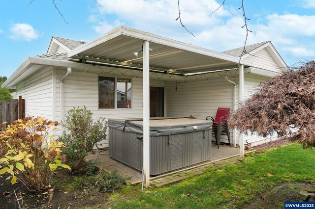 5220 Autumn Leaf Ct N, Keizer, OR 97303