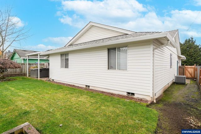 5220 Autumn Leaf Ct N, Keizer, OR 97303