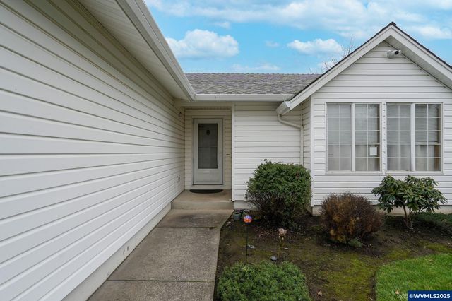 5220 Autumn Leaf Ct N, Keizer, OR 97303