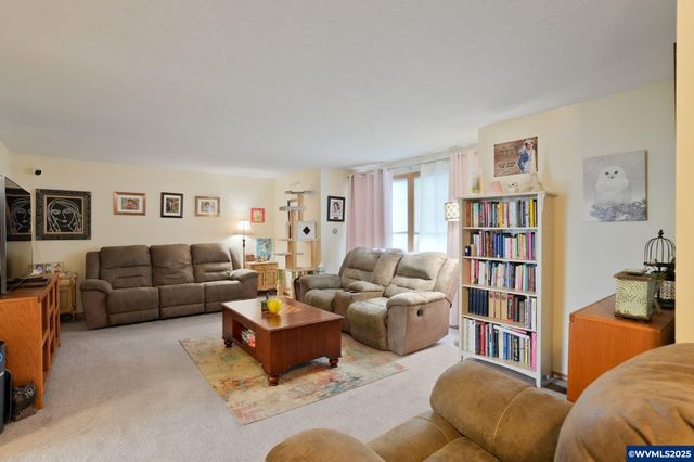 5220 Autumn Leaf Ct N, Keizer, OR 97303