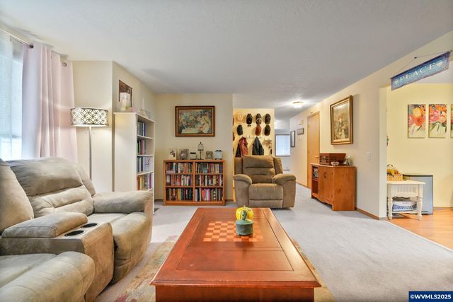 5220 Autumn Leaf Ct N, Keizer, OR 97303