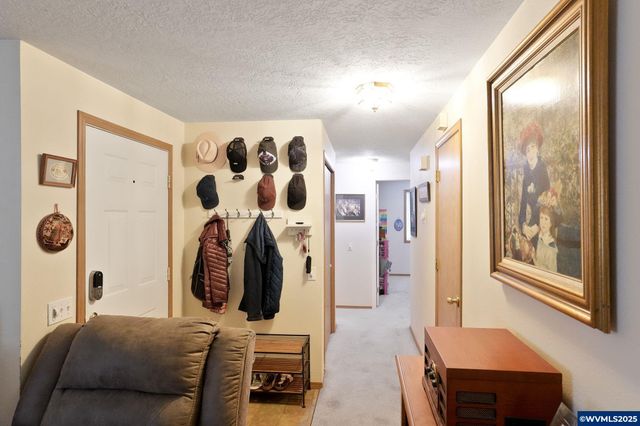 5220 Autumn Leaf Ct N, Keizer, OR 97303