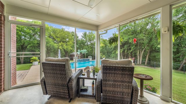 2506 Oakbrook Circle, Sherman, TX 75092