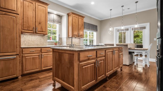 2506 Oakbrook Circle, Sherman, TX 75092