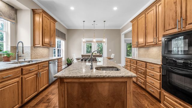 2506 Oakbrook Circle, Sherman, TX 75092