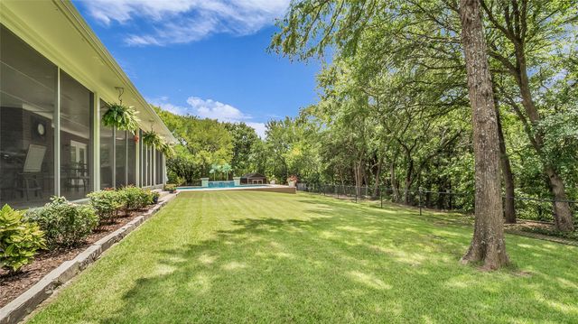 2506 Oakbrook Circle, Sherman, TX 75092