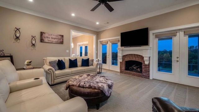 2506 Oakbrook Circle, Sherman, TX 75092