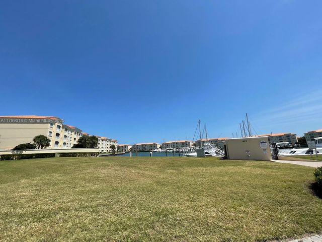 19 W Harbour Isle Dr W 201, Fort Pierce, FL 34949
