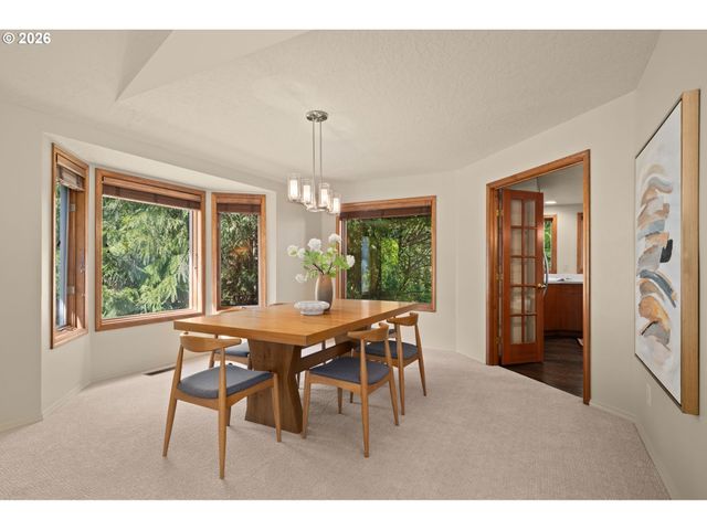 6011 Sw KNIGHTSBRIDGE Dr, Portland, OR 97219