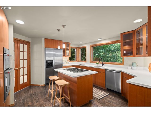 6011 Sw KNIGHTSBRIDGE Dr, Portland, OR 97219