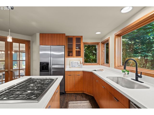 6011 Sw KNIGHTSBRIDGE Dr, Portland, OR 97219