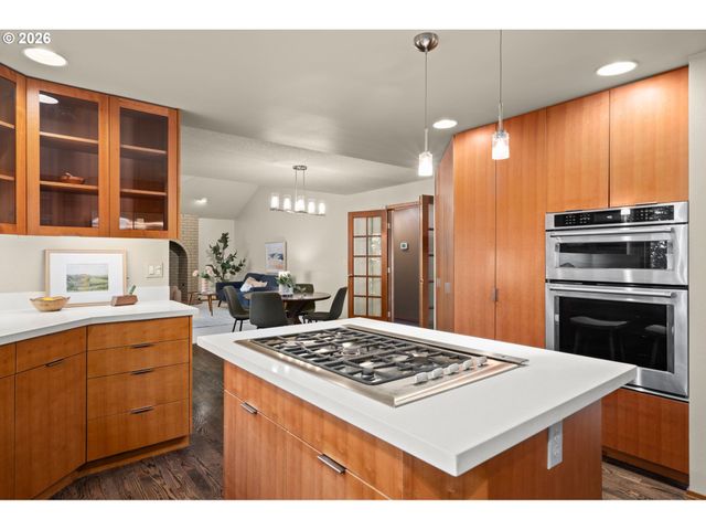 6011 Sw KNIGHTSBRIDGE Dr, Portland, OR 97219