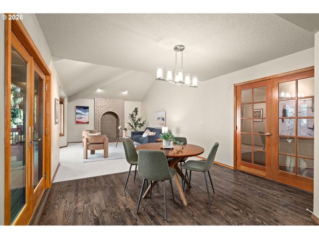 6011 Sw KNIGHTSBRIDGE Dr, Portland, OR 97219