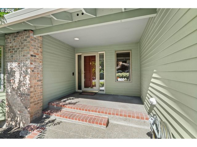 6011 Sw KNIGHTSBRIDGE Dr, Portland, OR 97219