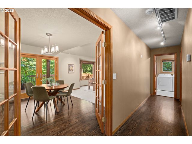 6011 Sw KNIGHTSBRIDGE Dr, Portland, OR 97219
