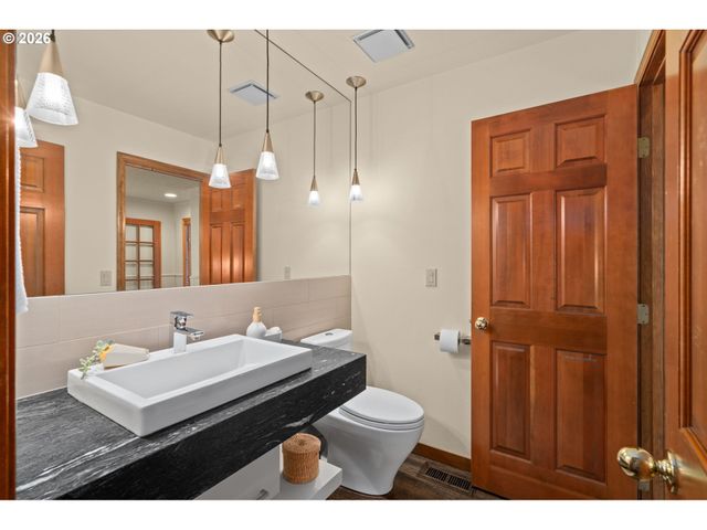 6011 Sw KNIGHTSBRIDGE Dr, Portland, OR 97219