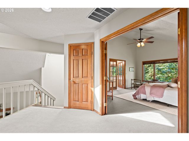 6011 Sw KNIGHTSBRIDGE Dr, Portland, OR 97219