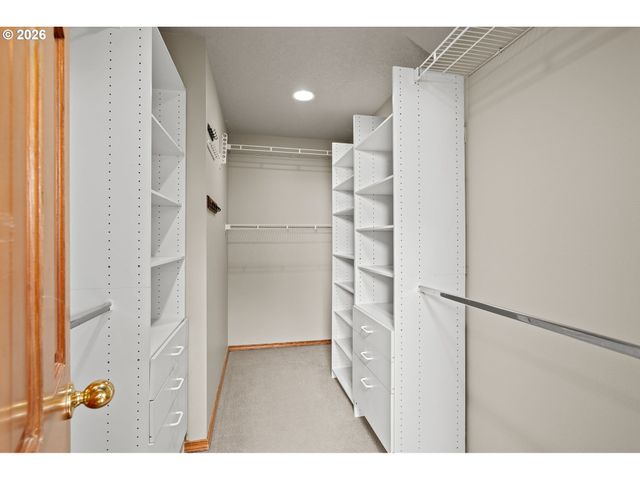 6011 Sw KNIGHTSBRIDGE Dr, Portland, OR 97219