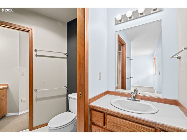 6011 Sw KNIGHTSBRIDGE Dr, Portland, OR 97219