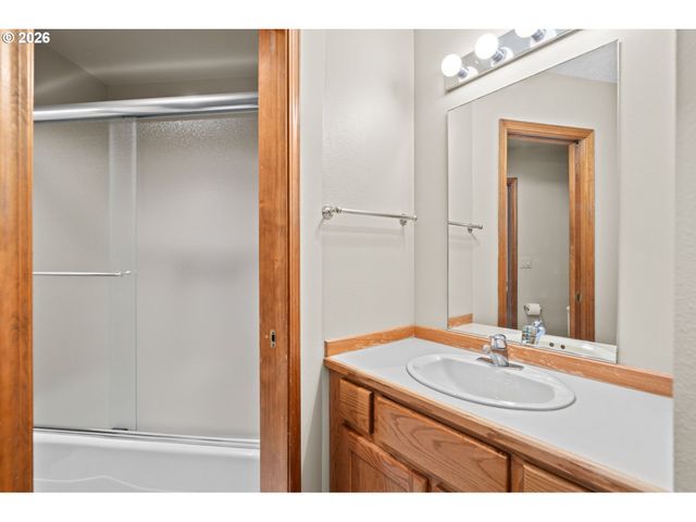 6011 Sw KNIGHTSBRIDGE Dr, Portland, OR 97219