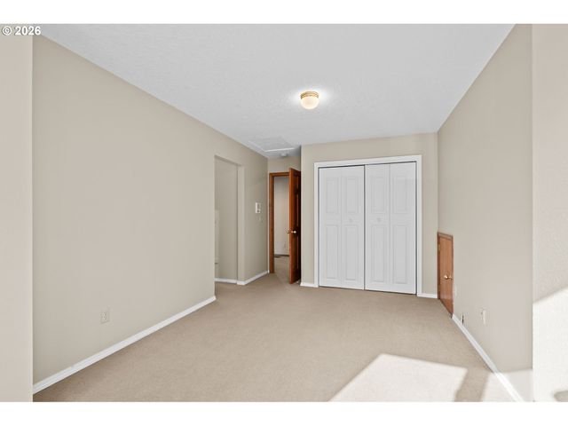 6011 Sw KNIGHTSBRIDGE Dr, Portland, OR 97219