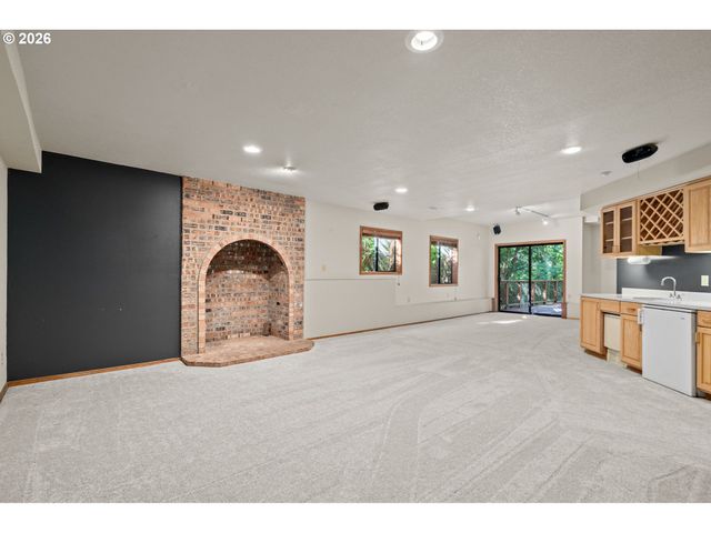 6011 Sw KNIGHTSBRIDGE Dr, Portland, OR 97219