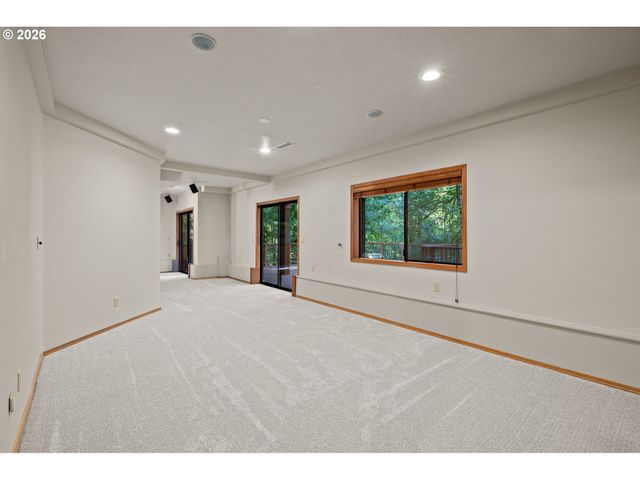 6011 Sw KNIGHTSBRIDGE Dr, Portland, OR 97219