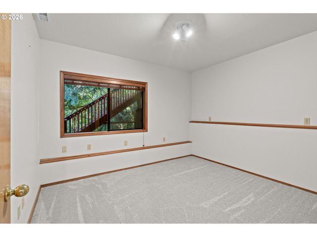 6011 Sw KNIGHTSBRIDGE Dr, Portland, OR 97219