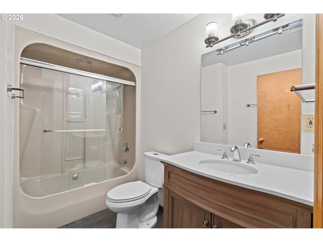 6011 Sw KNIGHTSBRIDGE Dr, Portland, OR 97219