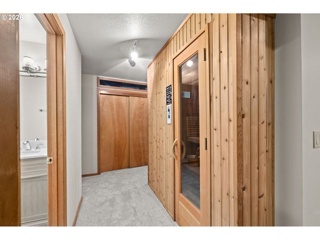 6011 Sw KNIGHTSBRIDGE Dr, Portland, OR 97219