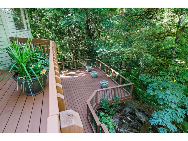 6011 Sw KNIGHTSBRIDGE Dr, Portland, OR 97219