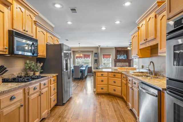 1499 BARTON CREEK DR, Collierville, TN 38017