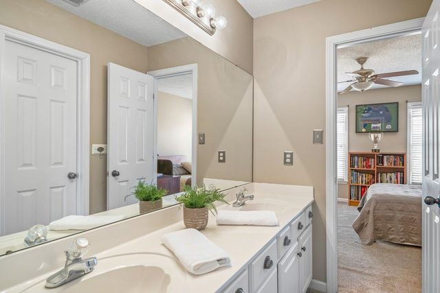 1499 BARTON CREEK DR, Collierville, TN 38017