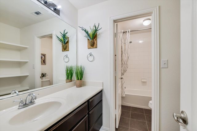 115 Mollie DR, Hutto, TX 78634