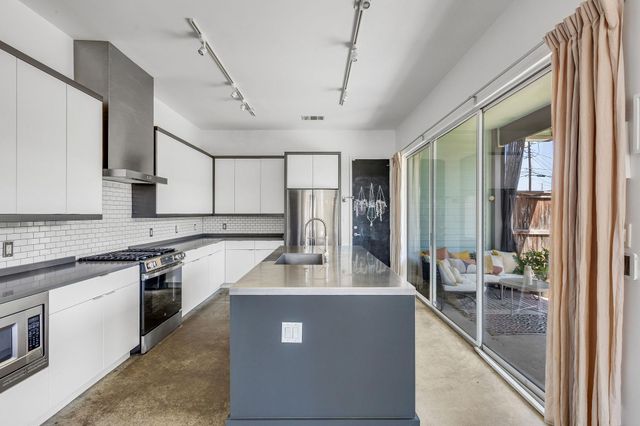 900 Brentwood ST B, Austin, TX 78757