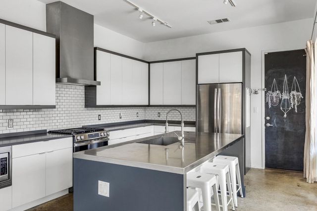 900 Brentwood ST B, Austin, TX 78757