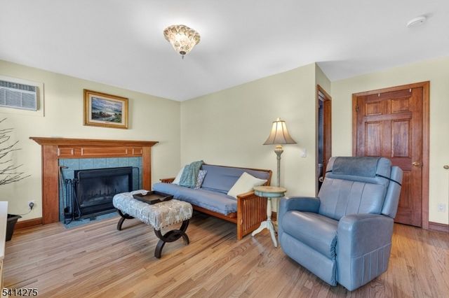 1 Seal St, High Bridge Boro, NJ 08829