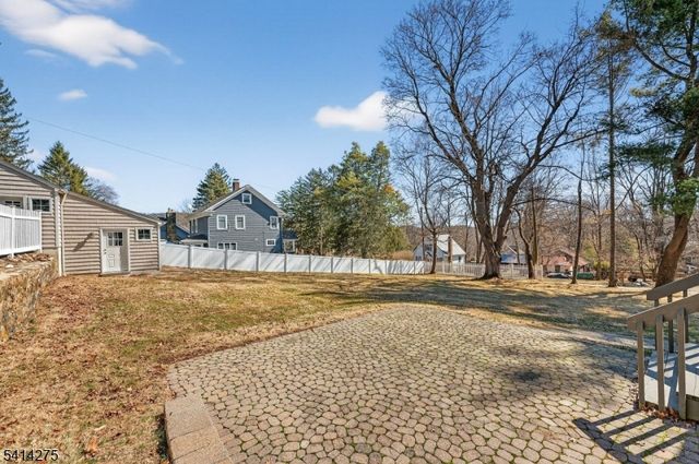 1 Seal St, High Bridge Boro, NJ 08829