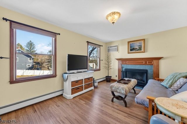 1 Seal St, High Bridge Boro, NJ 08829