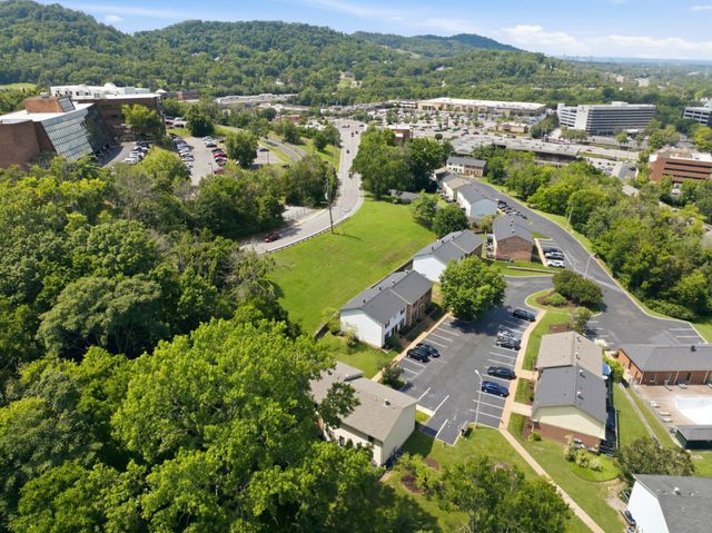5758 Stone Brook Dr, Brentwood, TN 37027