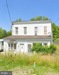8108 N POINT RD, Sparrows Point, MD 21219
