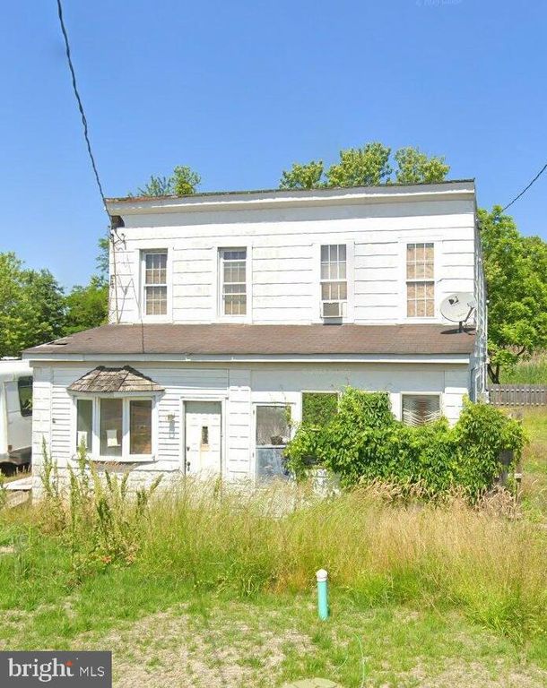 8108 N POINT RD, Sparrows Point, MD 21219